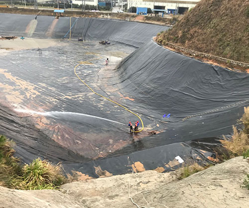 桥东废水池清理