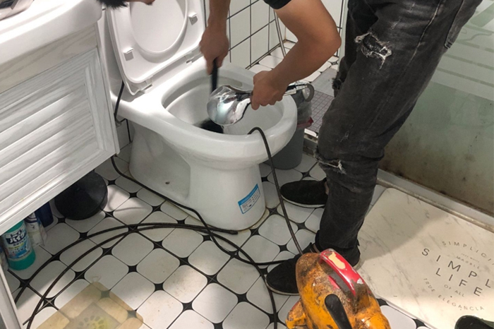 桥东马桶堵塞自己疏通还是找师傅?专业上门服务让你省时更省心