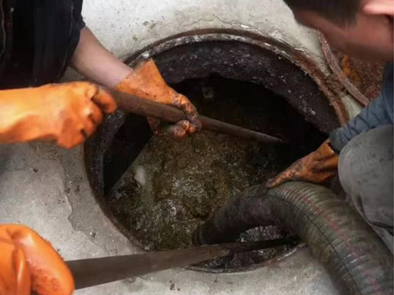 桥东清理化粪池时如何避免沼气的危害?